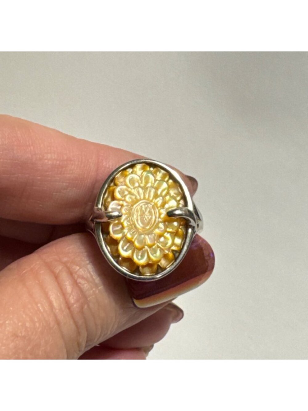 Sterling Silver 925 Carved Mother of Pearl Rhodium Flower Ring Size 7.75 - Picture 9 of 15